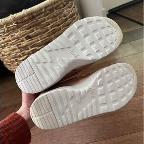 Women’s Limited Edition Rose Gold Nike Air Max Thea - Picture 7 of 8